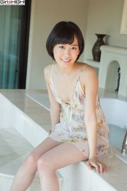 美女放屁